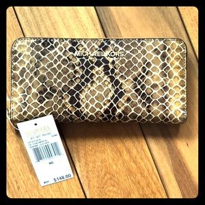 NWT MICHAEL Michael Kors zip wallet